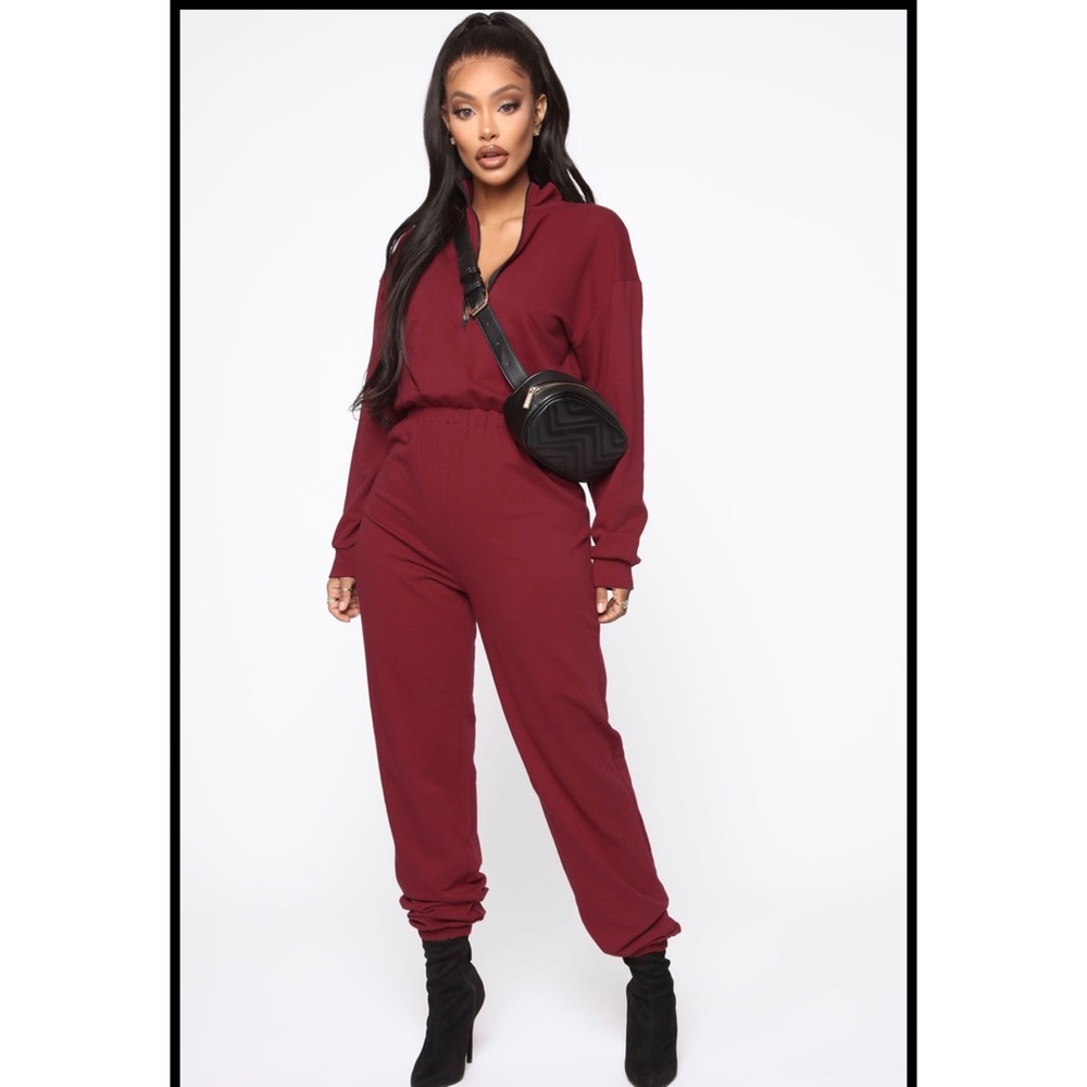 FASHION NOVA JUMPSUIT (XSMALL) runs big!